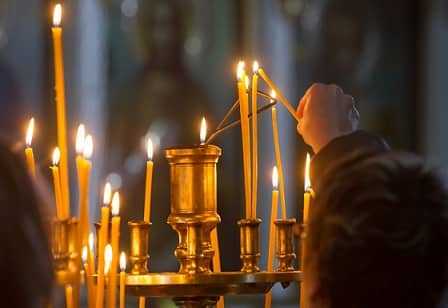 Как правильно ходить в церковь и ставить свечи